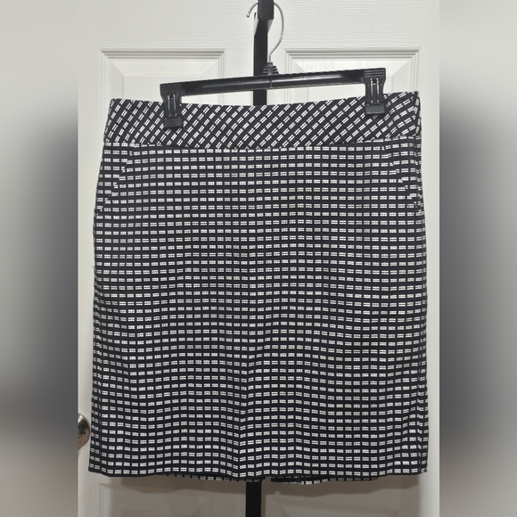 Trina Turk Dresses & Skirts - Trina Turk Pencil Skirt Navy Blue & White Geometric Pattern